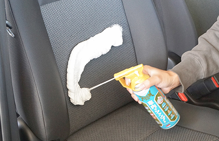 ソフト99 ルームピア 車内のシャンプー 使用中